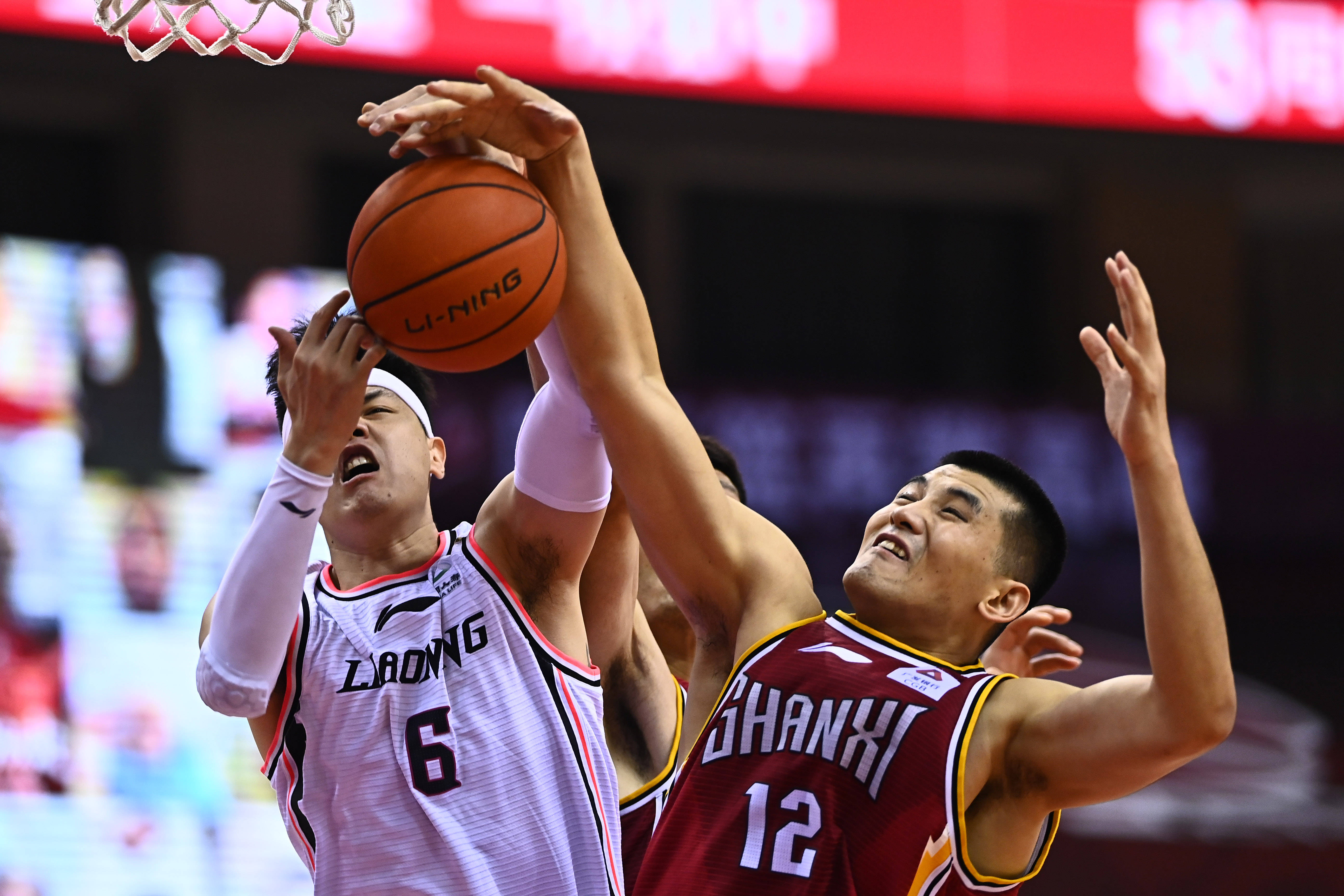 3场3球，成都B队艾孜买提当选中乙10月最佳球员／最佳青年球员（3战3球！成都B队艾孜买提荣膺中乙10月最佳球员与最佳青年球员）