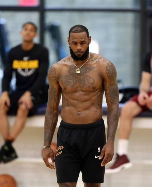 埃弗顿遭遇三连败，莫耶斯：对阵曼联我希望球员们做出回应（埃弗顿三连败，莫耶斯：战曼联必须给出回应）