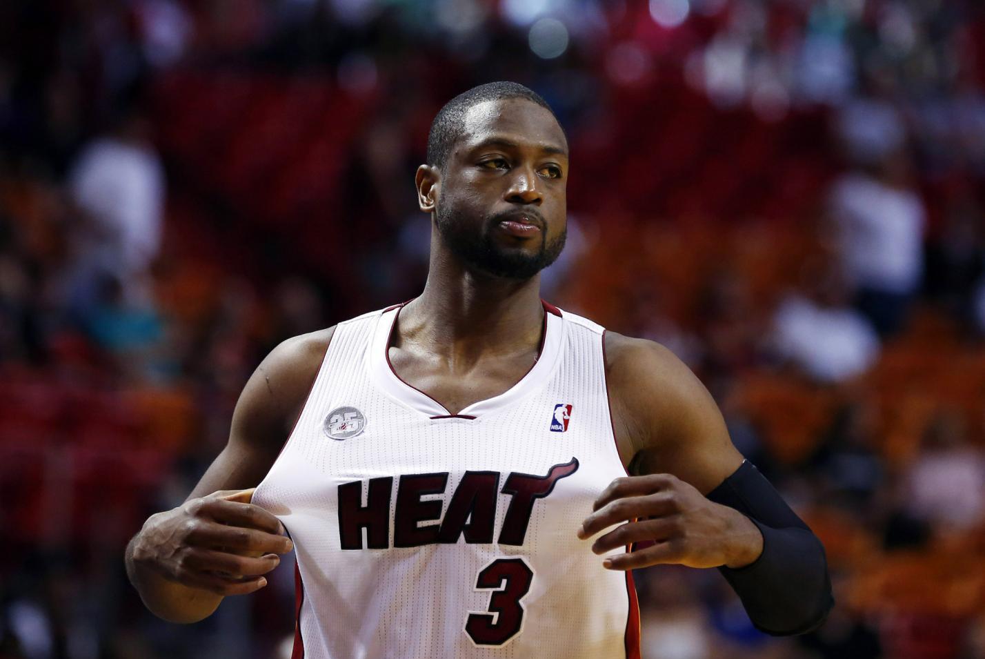 火箭哈登末节爆发连得15分（哈登末节大爆发 连续砍下15分）