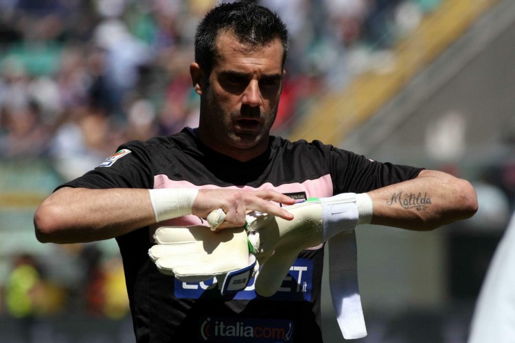 17岁中国少年在美高中拍运动,还清器材贷款（17岁中国少年在美高中拍体育视频，靠作品还清摄影器材贷款）