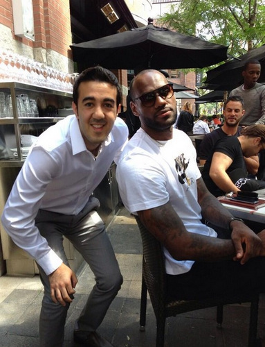 阿连德：这是我第一次拿冠军，也是我第一次戴帽，我很满意（阿连德：首冠到手、处子戴帽，我很满意）