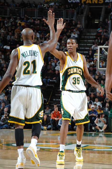 布冯：从未见过球迷从55分钟开始嘘国家队，这没有任何建设性（布冯：第55分钟起的嘘声前所未见，对国家队毫无帮助）