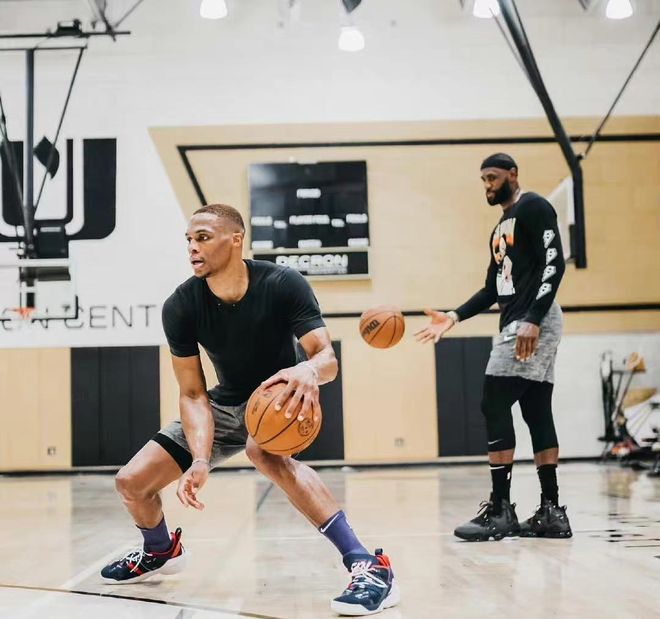 枪手定位球成固定杀招：乔弗尔备受赞誉（阿森纳定位球化身致命利器，乔弗尔广受称赞）