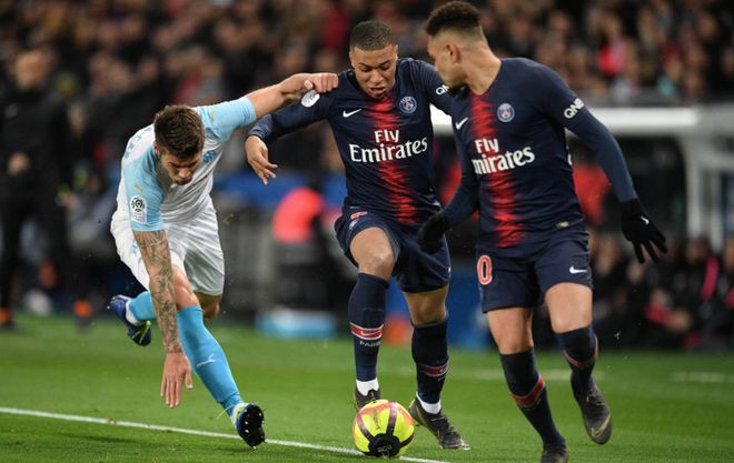 镜报：曼联100英镑开放球迷参观卡灵顿新基地，可进入更衣室（镜报：曼联开放卡灵顿新基地参观，票价100英镑，球迷可进更衣室）