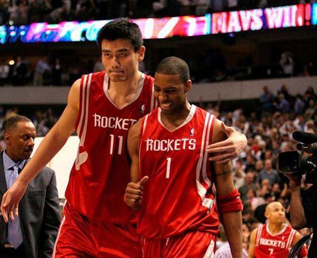 帕潘夸赞吉鲁：他不仅能进球还能防守，甚至还能客串门将（帕潘称赞吉鲁：能攻善守，必要时还能镇守龙门）