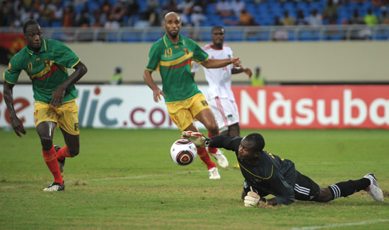 NBA战报：亚历山大33分6助，雷霆132-111大胜独行侠（亚历山大33分6助攻发威，雷霆132-111轻取独行侠）