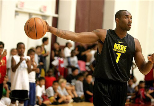 武汉女足vs东孟加拉女足首发：王霜领衔，奥乌苏先发（首发出炉！武汉女足战东孟加拉：王霜领衔，奥乌苏首发登场）