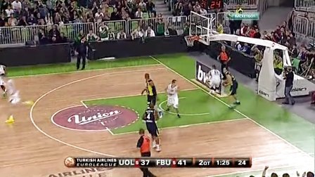 掘金约基奇豪取三双助球队连胜（约基奇砍下三双率掘金延续连胜）