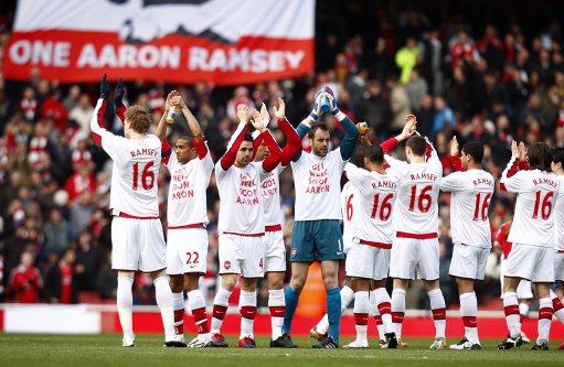 外媒：下赛季欧冠联赛阶段用球将采用白+薄荷绿+紫创新配色（外媒称：下赛季欧冠联赛阶段比赛用球将启用白、薄荷绿与紫的全新配色）