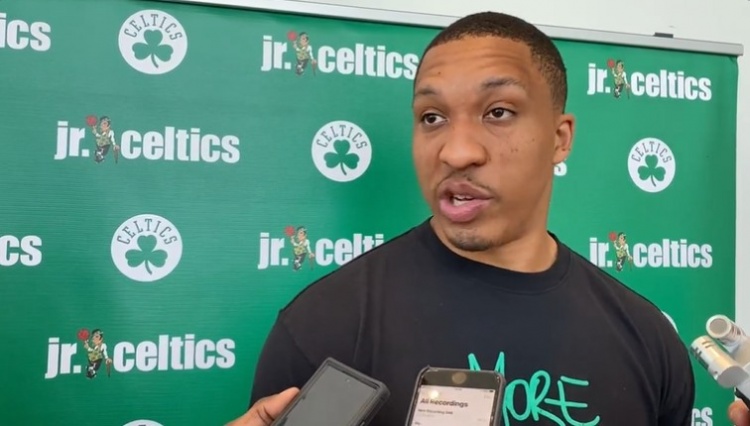 申花vs神户：米内罗、特谢拉首发，吴曦、马纳法出战（申花对阵神户：米内罗、特谢拉先发，吴曦与马纳法登场）