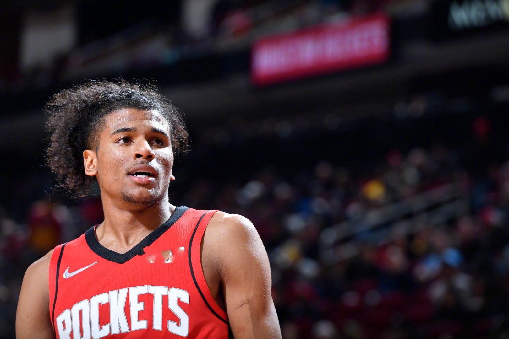 杨瀚森2分1篮板1助攻1盖帽，本赛季第二次没有失误和犯规（杨瀚森交出2分1板1助1帽数据，本季第二次零失误零犯规）