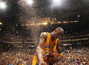 西甲半场：博耶点射破门，阿拉维斯暂1-0皇家社会（西甲半场战报：博耶点球命中，阿拉维斯1-0领先皇家社会）