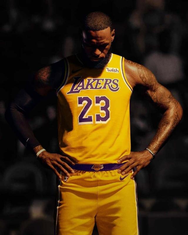 申花出征亚冠：六外援携手出战广岛，斯卢茨基誓言全力以赴（申花踏上亚冠征途：六外援合力挑战广岛，斯卢茨基承诺全力以赴）